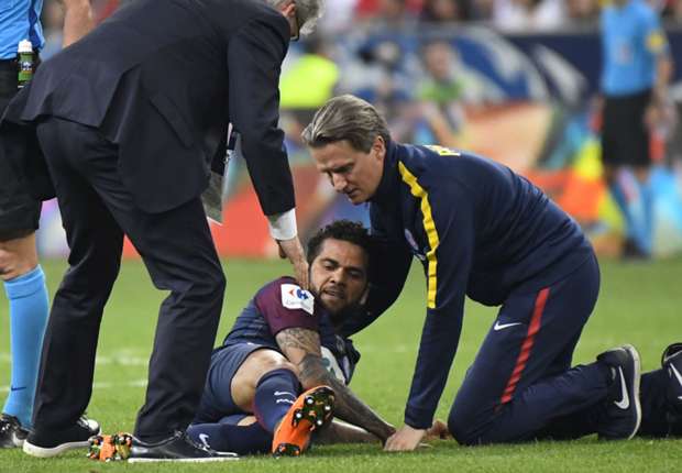 Brazil lo lắng về chấn thương của Dani Alves