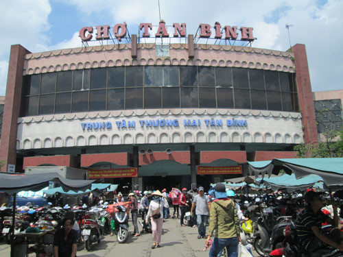 Điểm danh các chợ bán quần áo giá rẻ tại Sài Gòn
