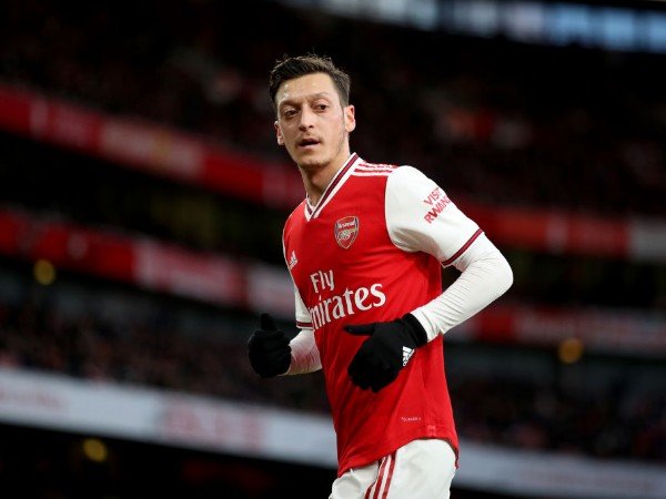 Tin Arsenal 18/8: Ozil sẽ phải hối hận vì không rời Arsenal hè này