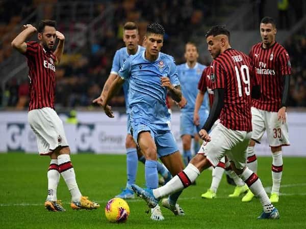 Soi kèo AC Milan vs Lazio 10/2