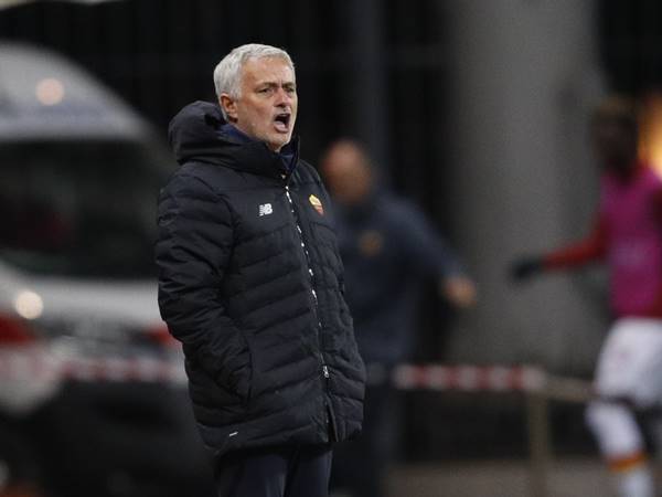 Tin AS Roma 4/4: HLV Jose Mourinho úp mở chuyện tương lai