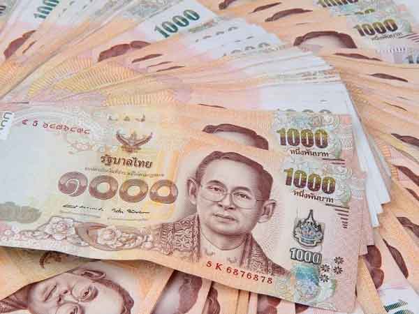 Hầu hết các khu chợ và quầy hàng nhỏ  ở Thái Lan chỉ chấp nhận tiền mặt